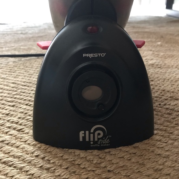 Presto 03510 Flipside Belgian Waffle Maker. - Picture 12 of 12